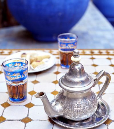 Pot and two glasses of tea on the table