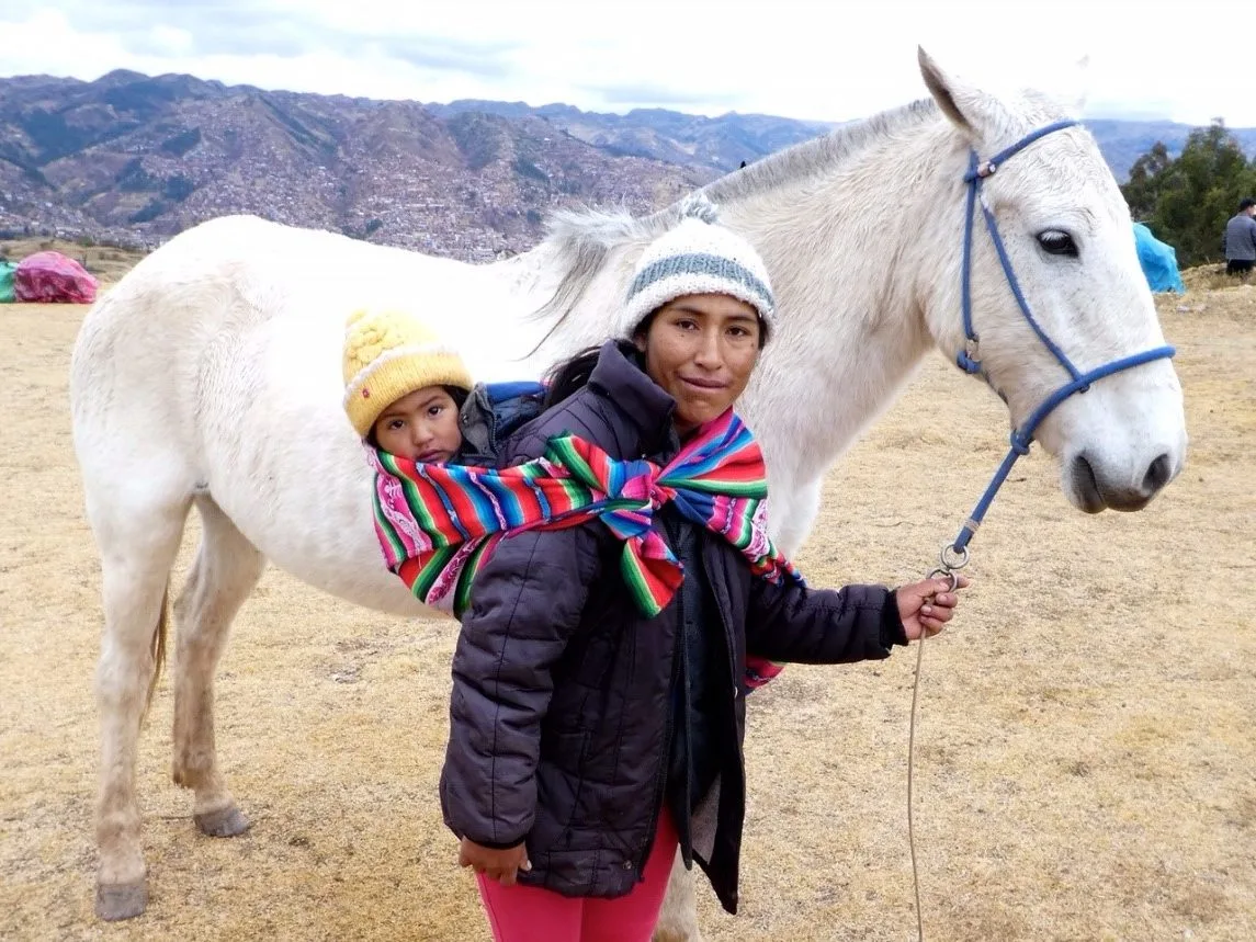 Arriera and child, Sacsayhuaman